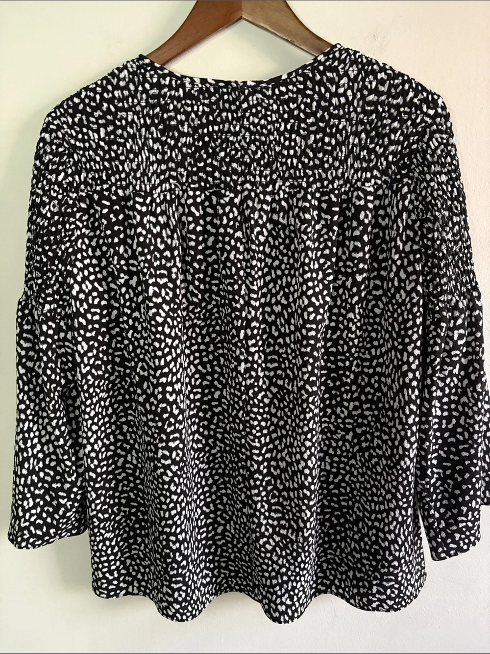 MICHAEL Michael Kors M Black White Animal Print Pleated 3/4 Sleeve Blouse